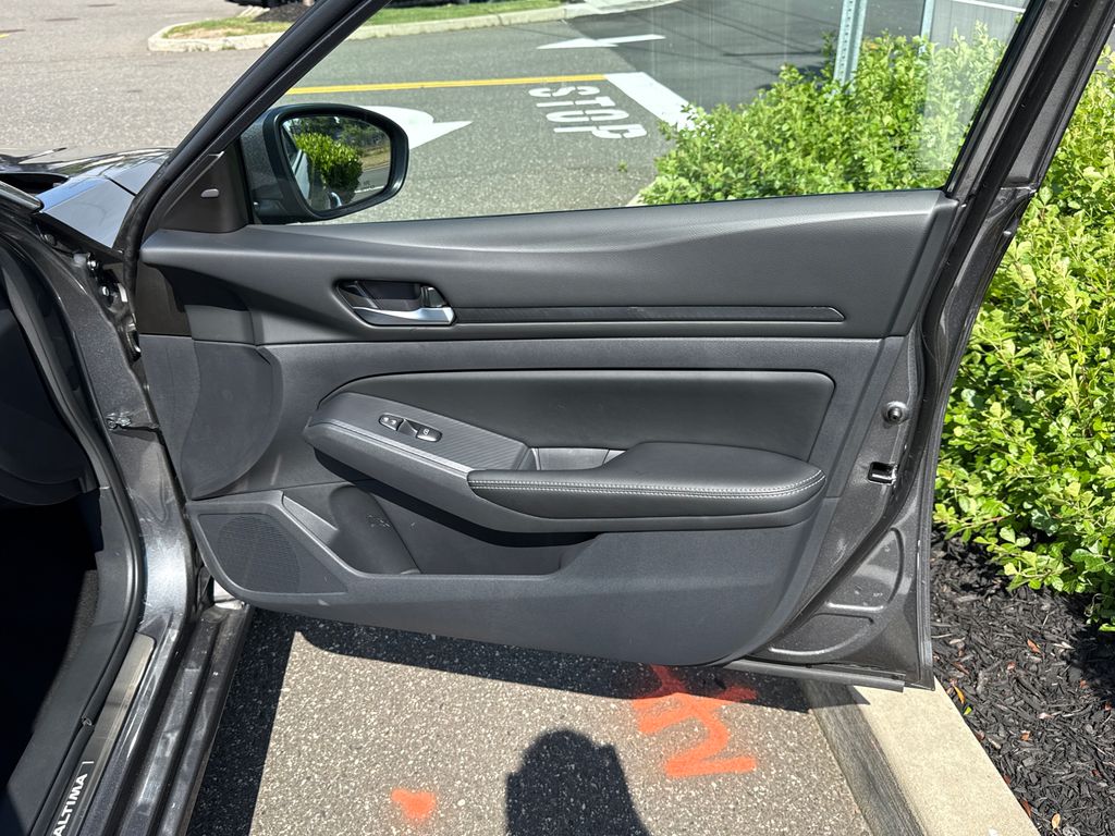 2025 Nissan Altima SV - Photo 29