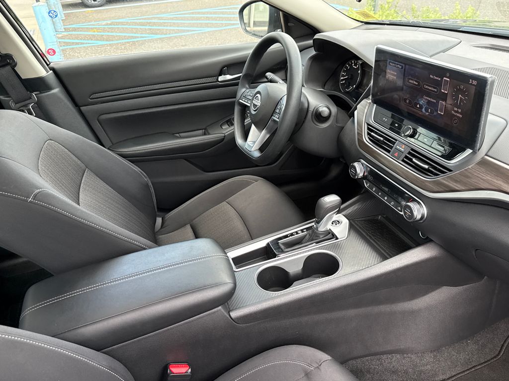 2025 Nissan Altima SV - Photo 27