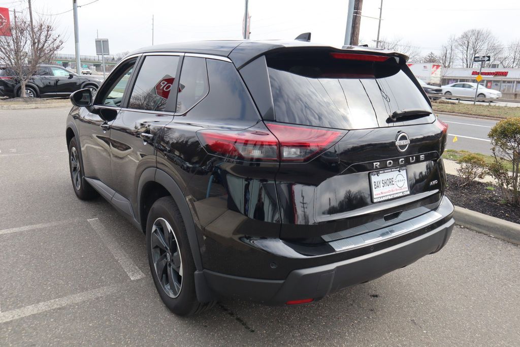 2025 Nissan Rogue SV - Photo 7