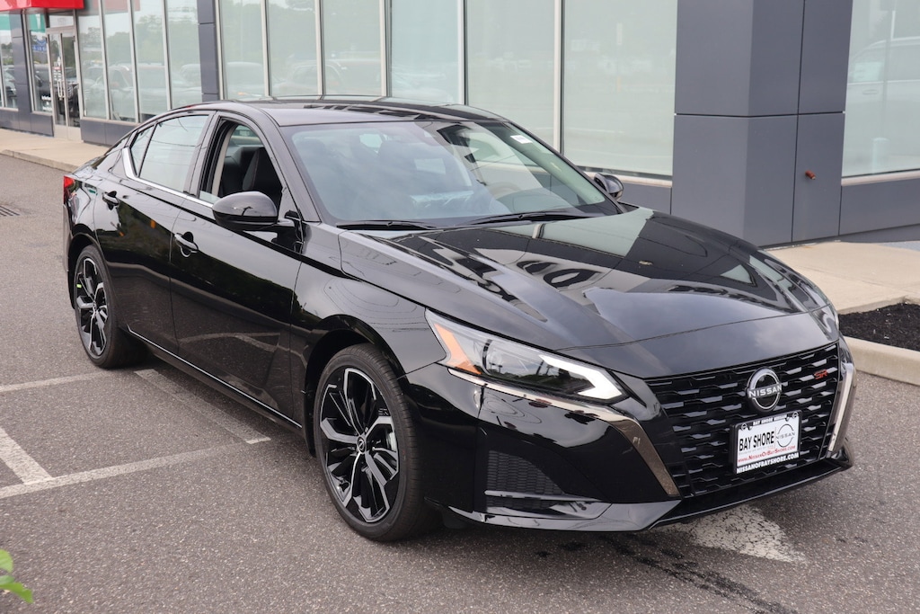 New 2025 Nissan Altima SR Sedan
