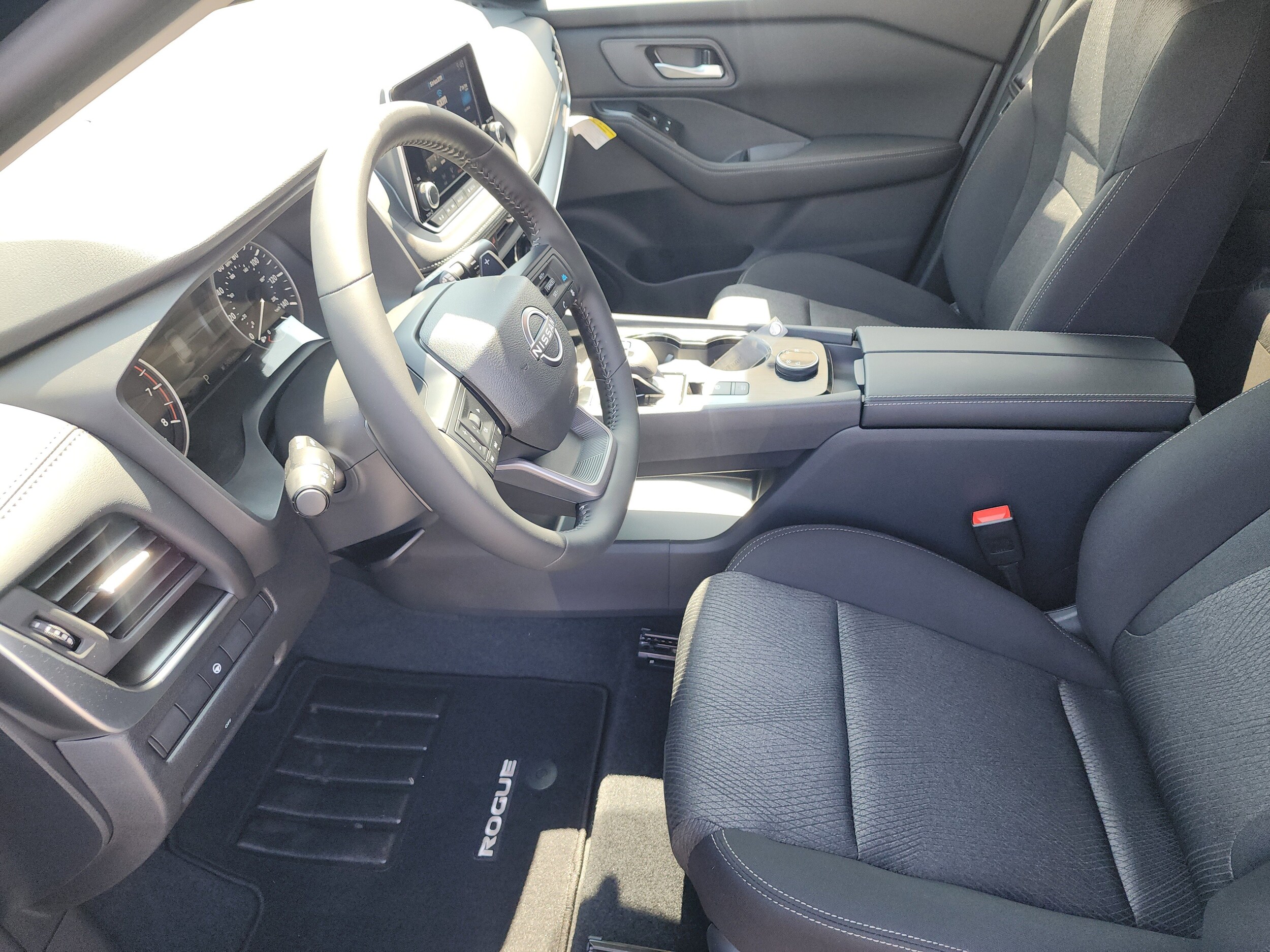 2026 Nissan Rogue SV photo 4