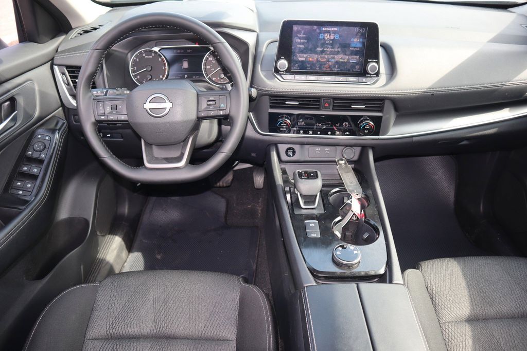 2025 Nissan Rogue SV - Photo 15
