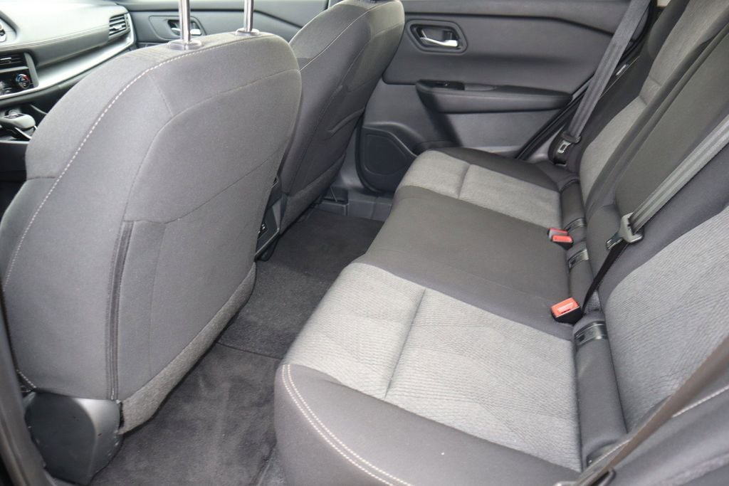 2025 Nissan Rogue SV - Photo 17