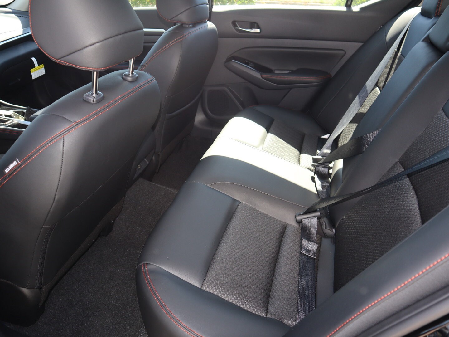 2025 Nissan Altima SR - Photo 17