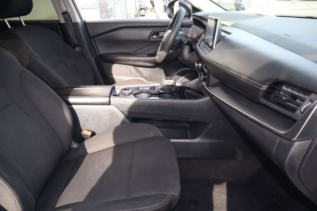 2025 Nissan Rogue S - Photo 25