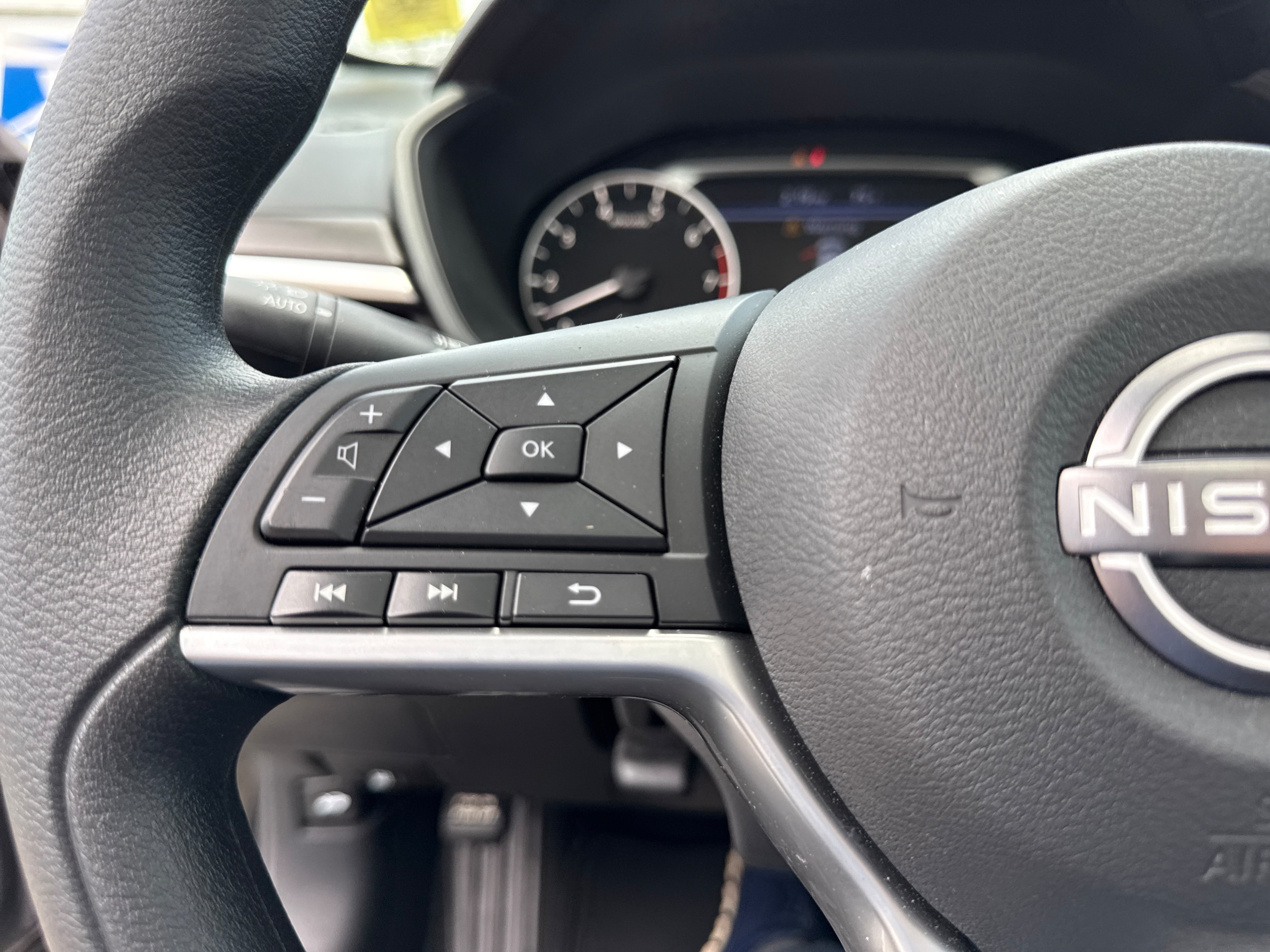 2025 Nissan Altima SV - Photo 23