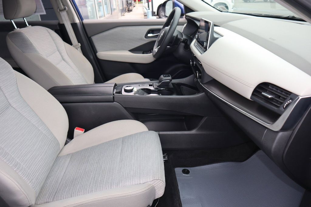 2023 Nissan Rogue SV - Photo 24
