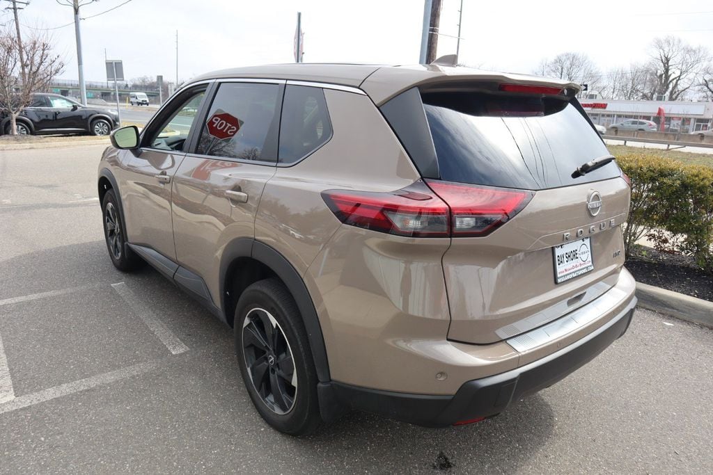 2025 Nissan Rogue SV - Photo 8
