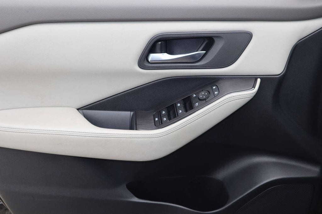 2025 Nissan Rogue SV - Photo 16