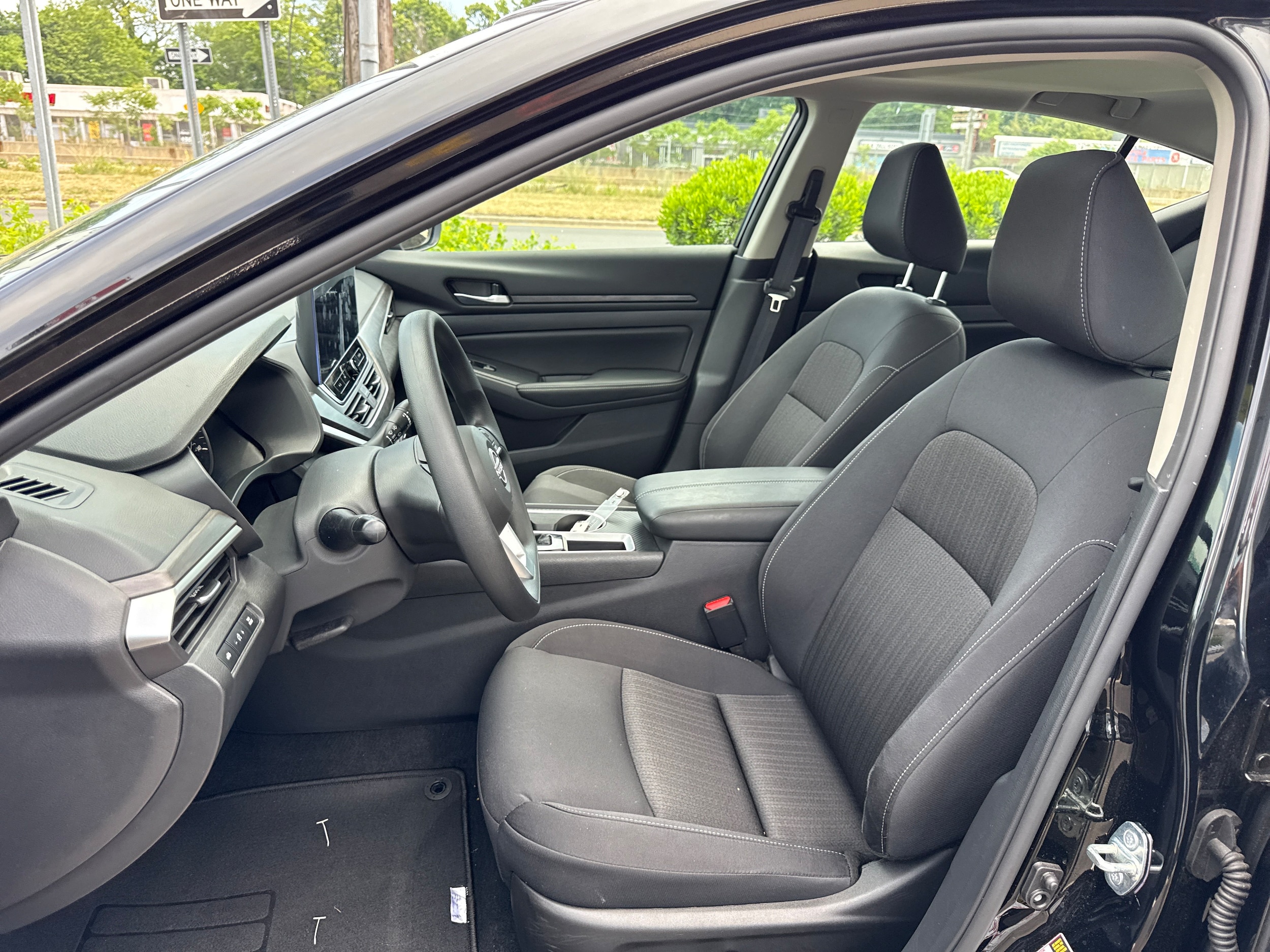 2025 Nissan Altima SV - Photo 18