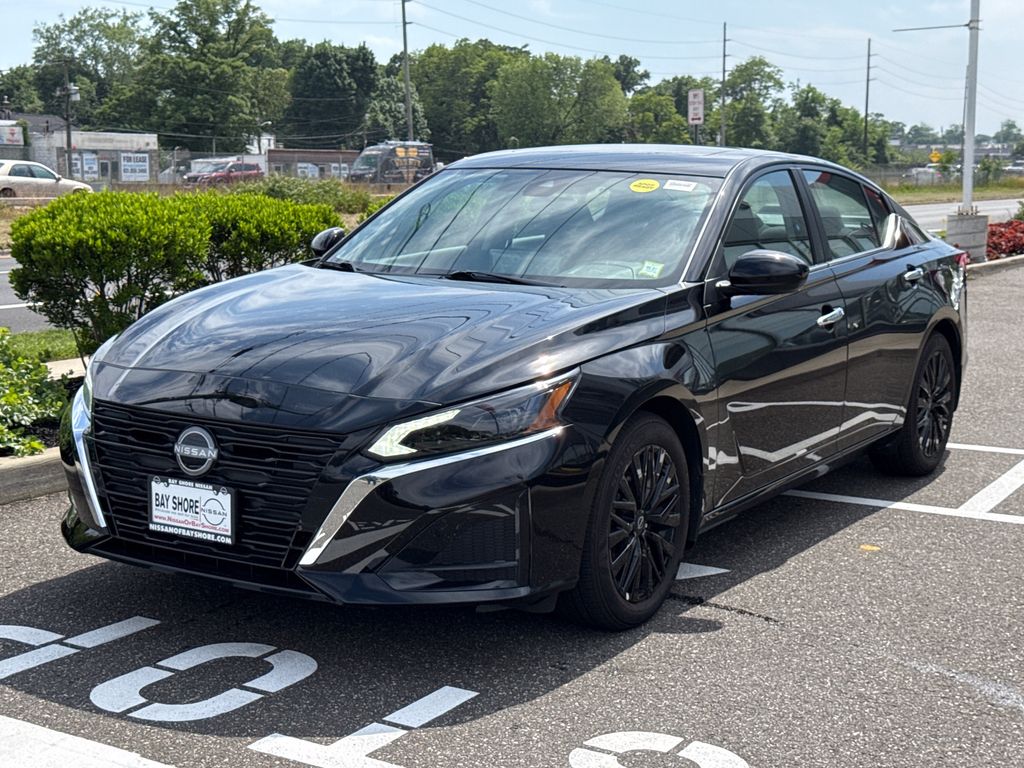 2025 Nissan Altima SV - Photo 7