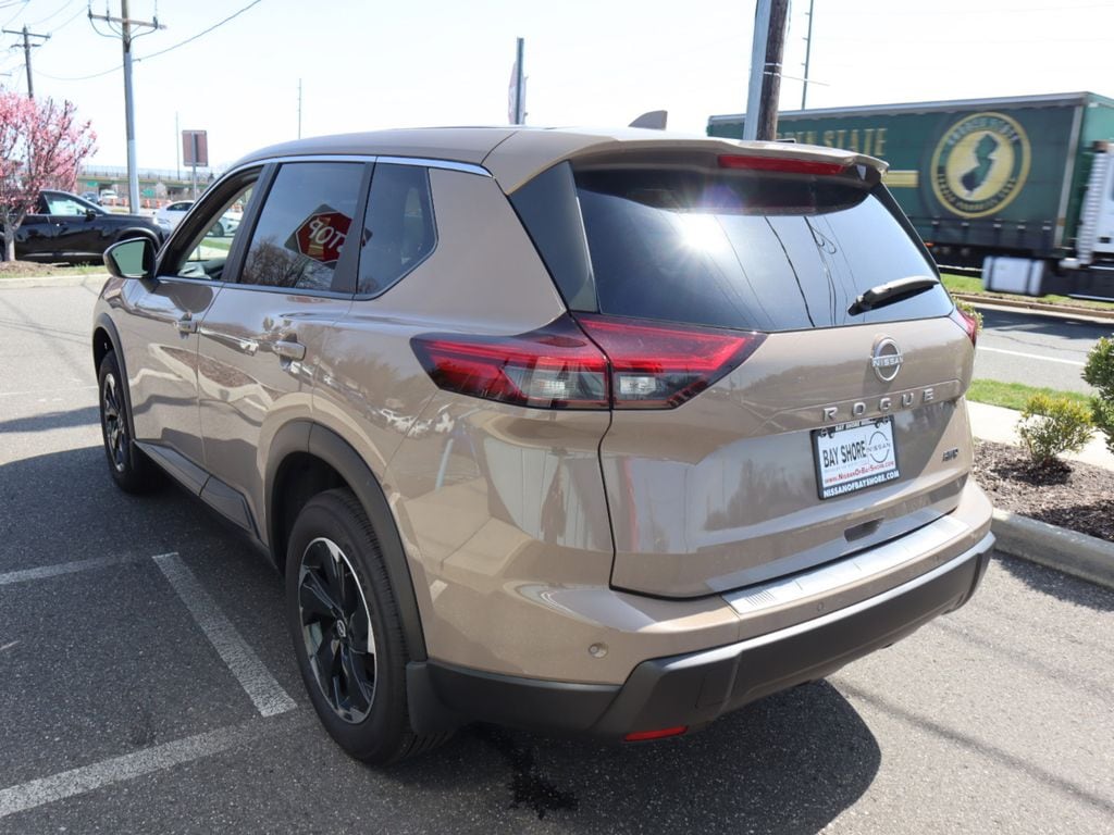 2025 Nissan Rogue SV - Photo 8