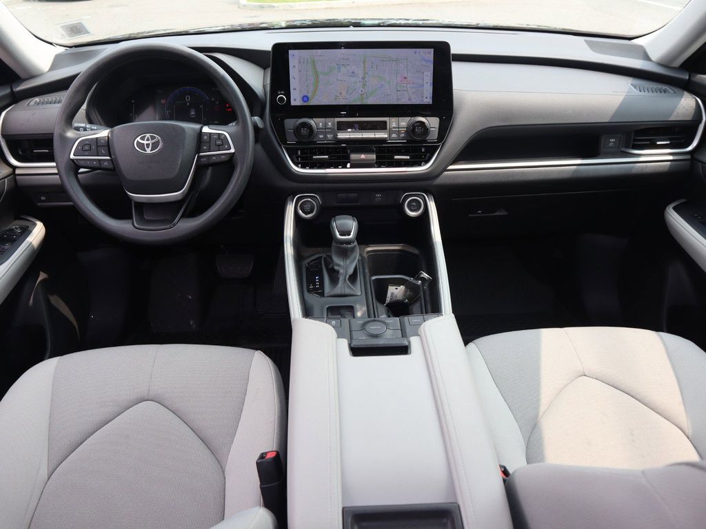 2025 Toyota Grand Highlander LE - Photo 15