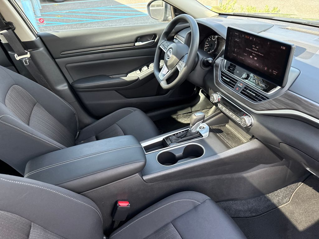 2025 Nissan Altima SV - Photo 27