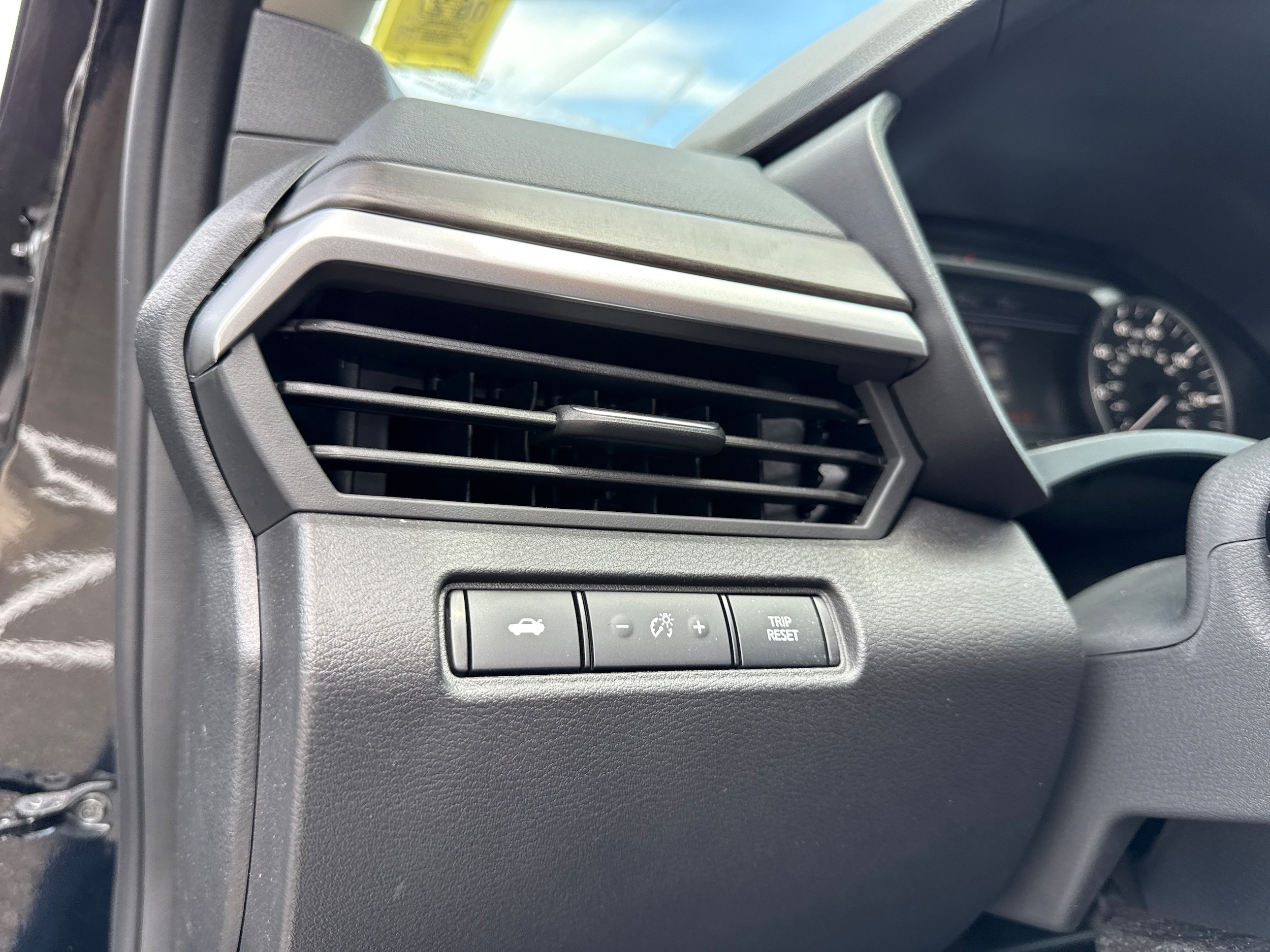 2025 Nissan Altima SV - Photo 25
