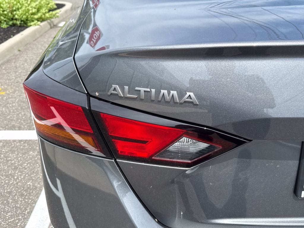 2025 Nissan Altima SR - Photo 32