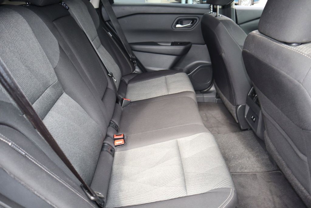 2025 Nissan Rogue SV - Photo 27