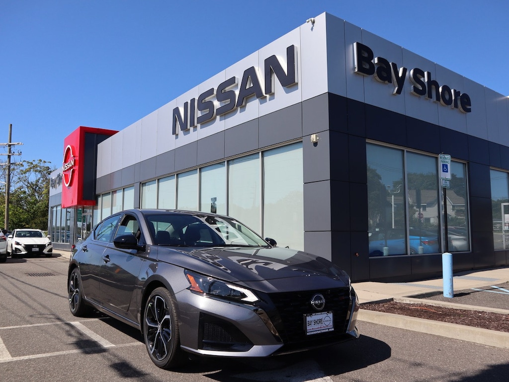 New 2025 Nissan Altima SR Sedan
