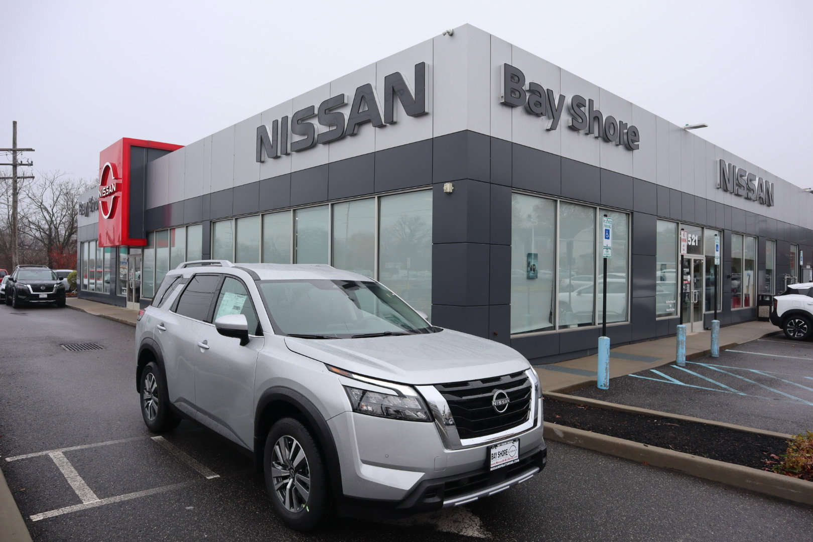 2025 Nissan Pathfinder SL's photo