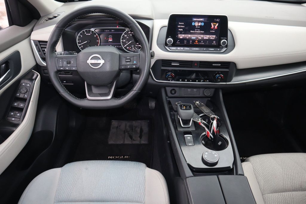 2025 Nissan Rogue SV - Photo 13