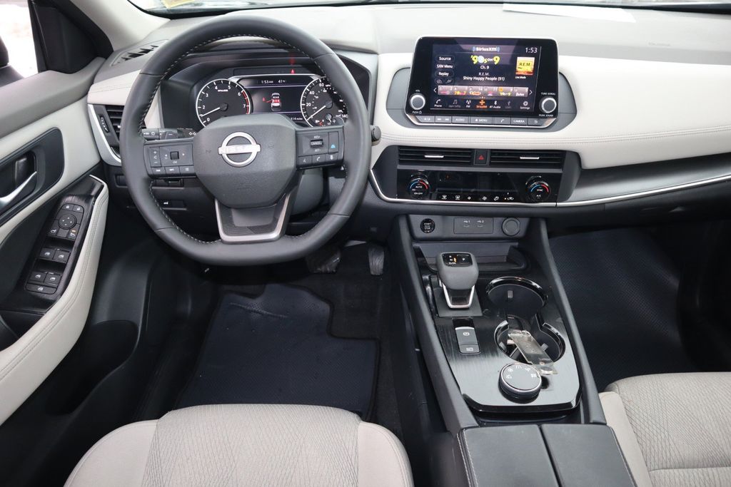 2025 Nissan Rogue SV - Photo 13