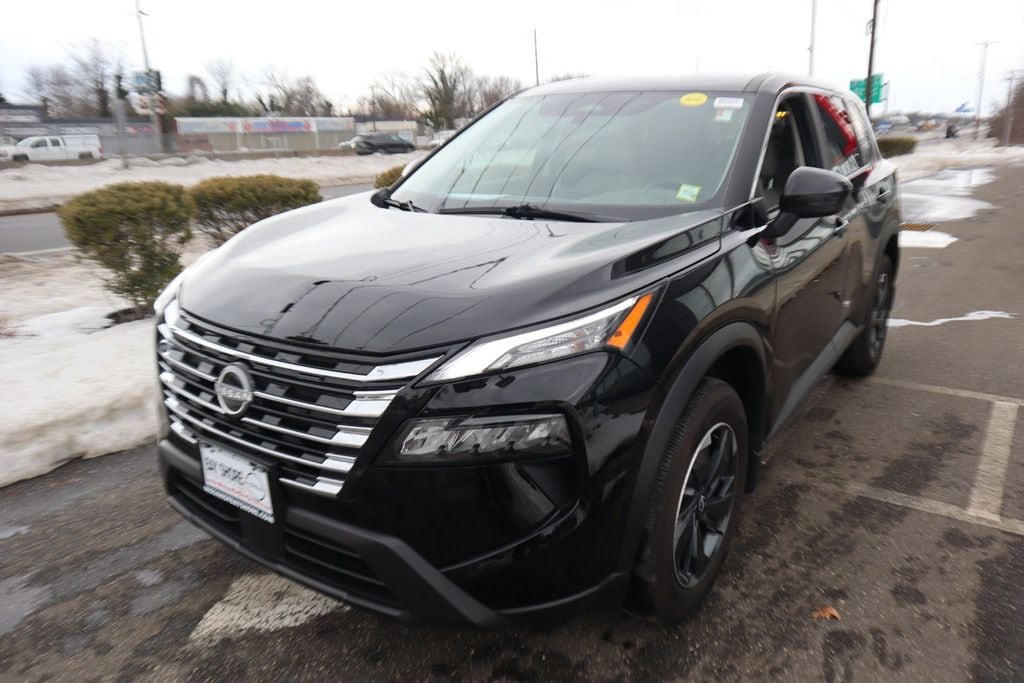 2025 Nissan Rogue SV - Photo 8