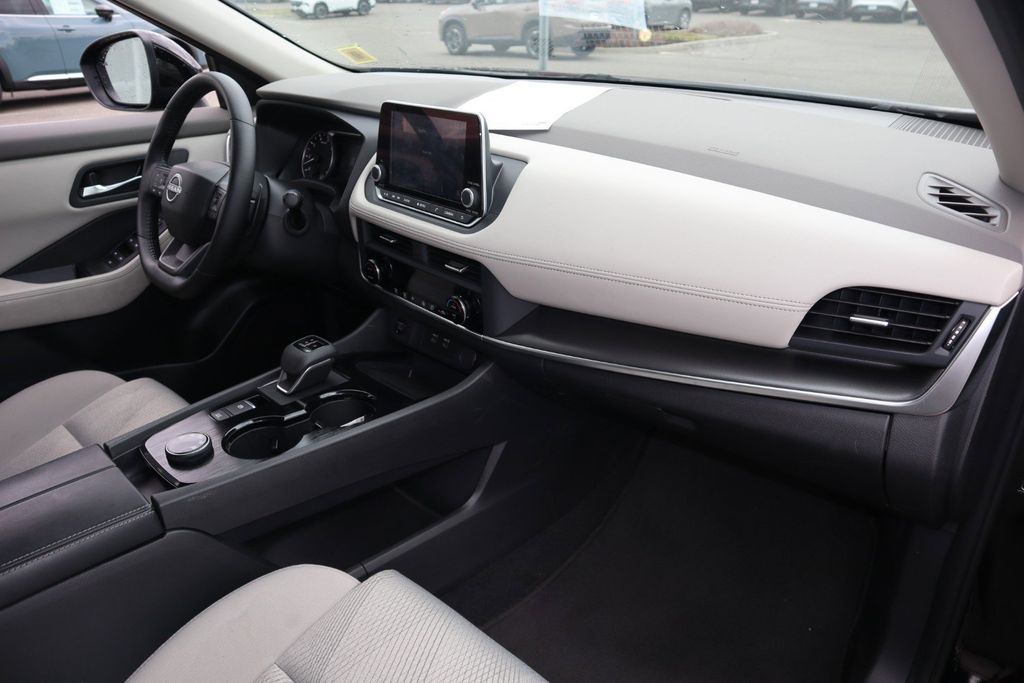 2025 Nissan Rogue SV - Photo 21