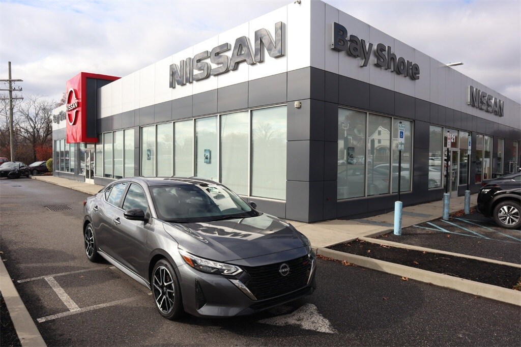 2025 Nissan Sentra SR photo 2