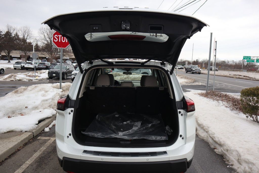 2025 Nissan Rogue SV - Photo 27