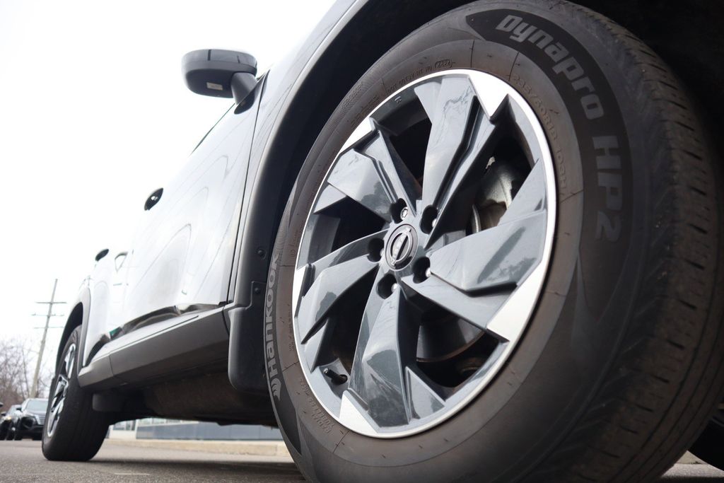2025 Nissan Rogue SV - Photo 10