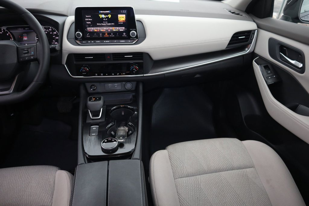 2025 Nissan Rogue SV - Photo 14