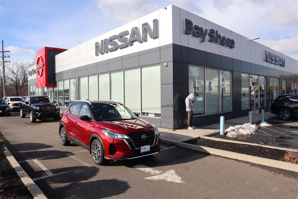 2024 Nissan Kicks SV's photo