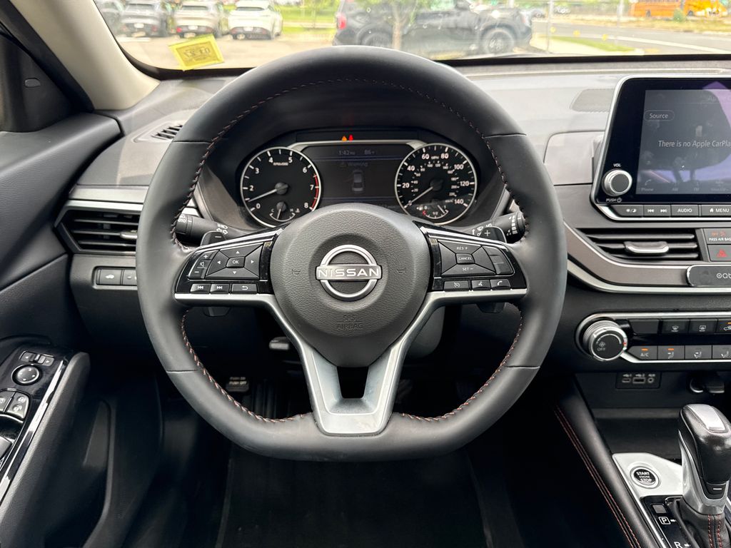 2025 Nissan Altima SR - Photo 13