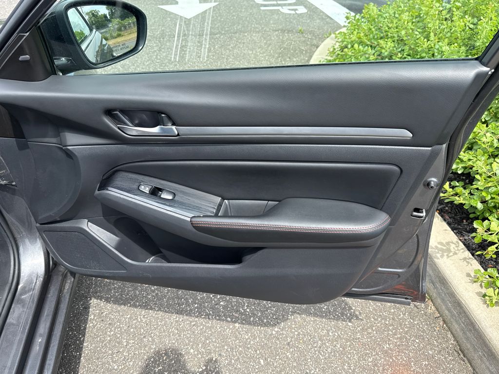 2025 Nissan Altima SR - Photo 28