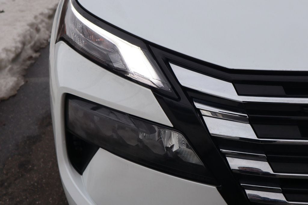 2025 Nissan Rogue SV - Photo 11