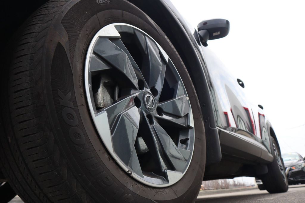 2025 Nissan Rogue SV - Photo 12