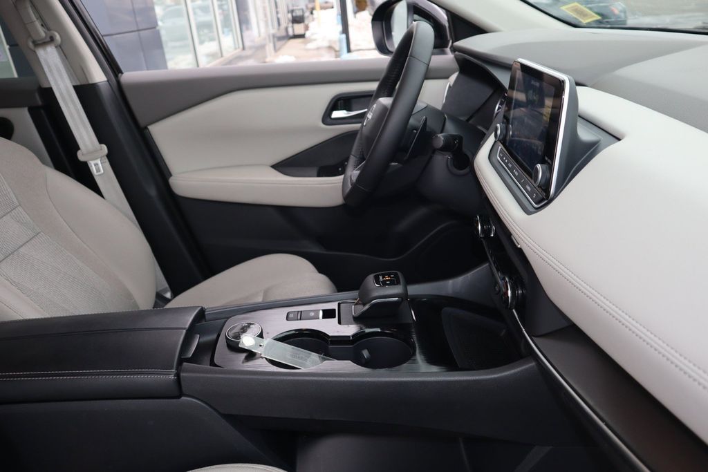 2025 Nissan Rogue SV - Photo 25