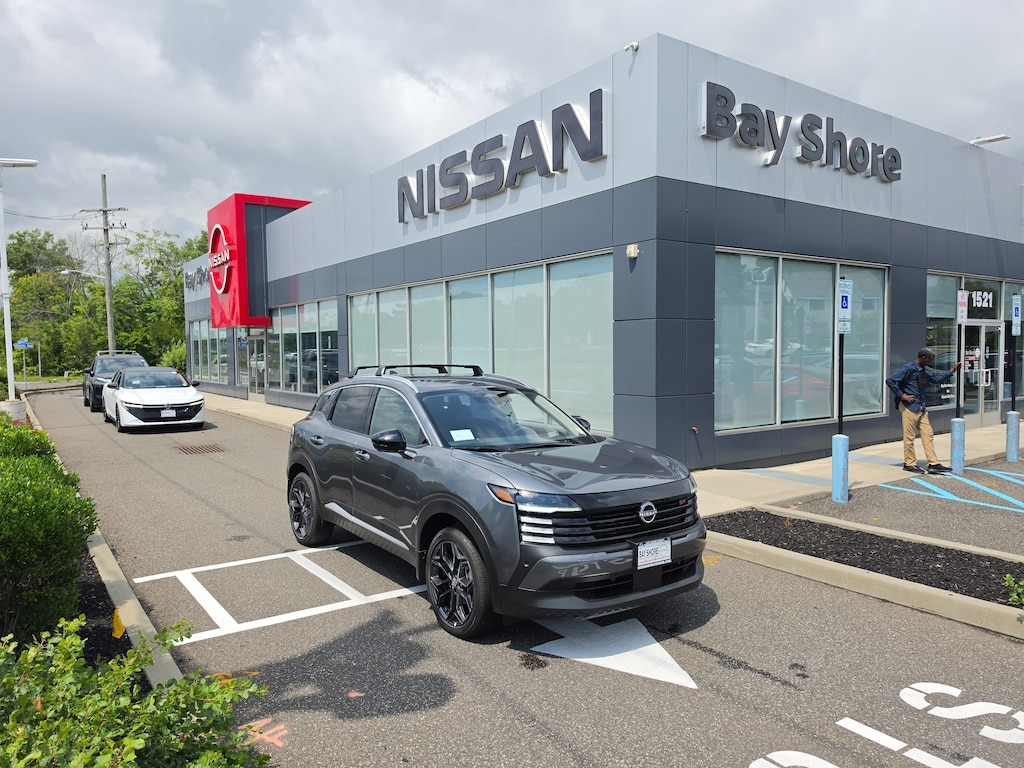 New 2026 Nissan Kicks SR SUV