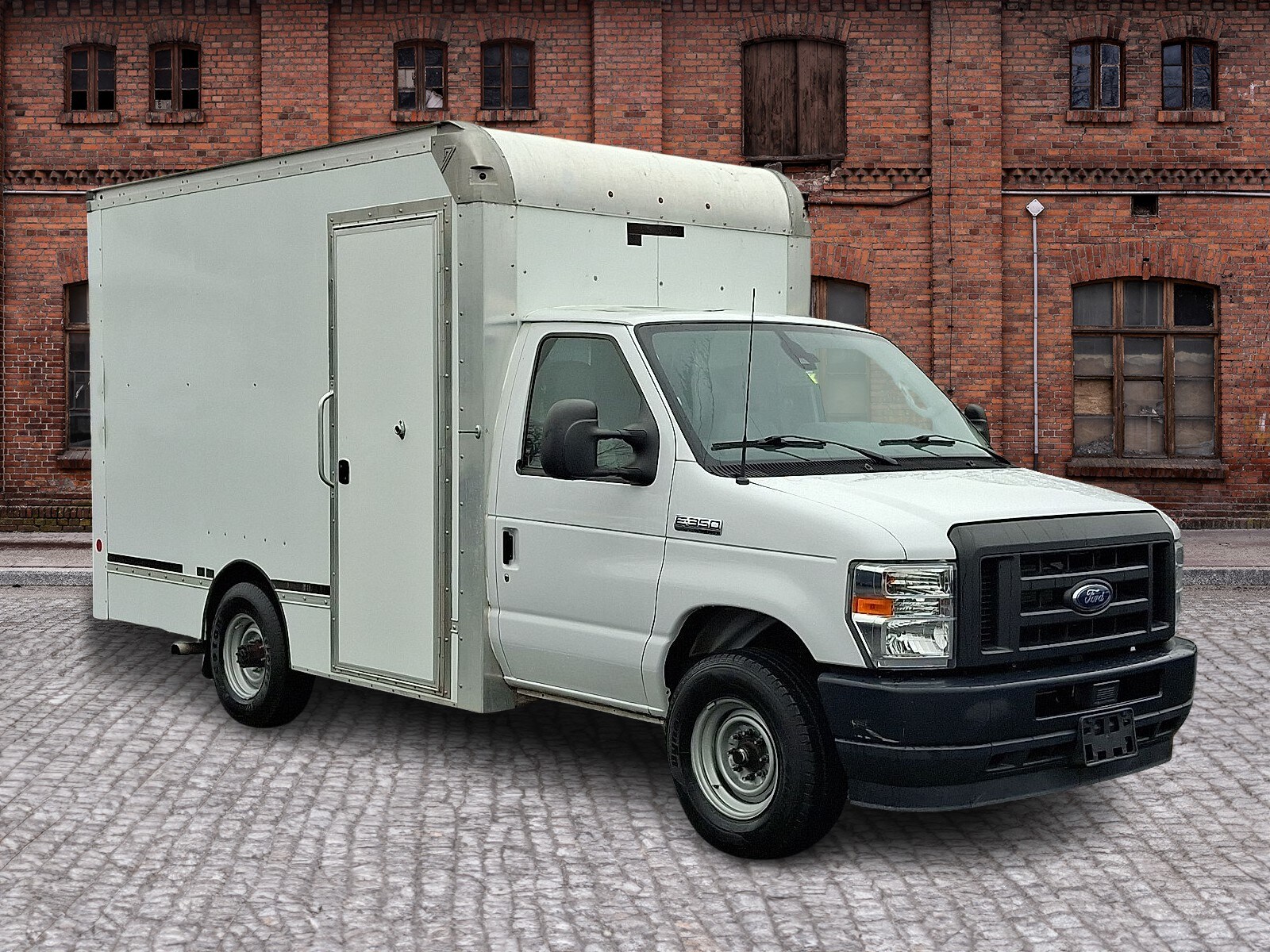 2023 Ford E-350 Base photo 3