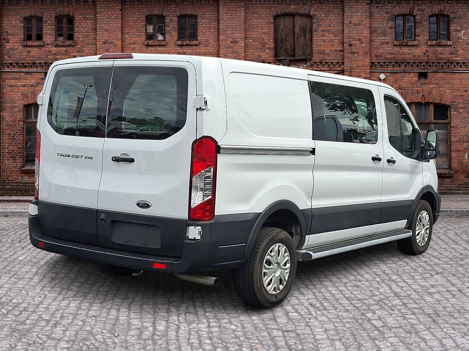 2024 Ford Transit photo 2