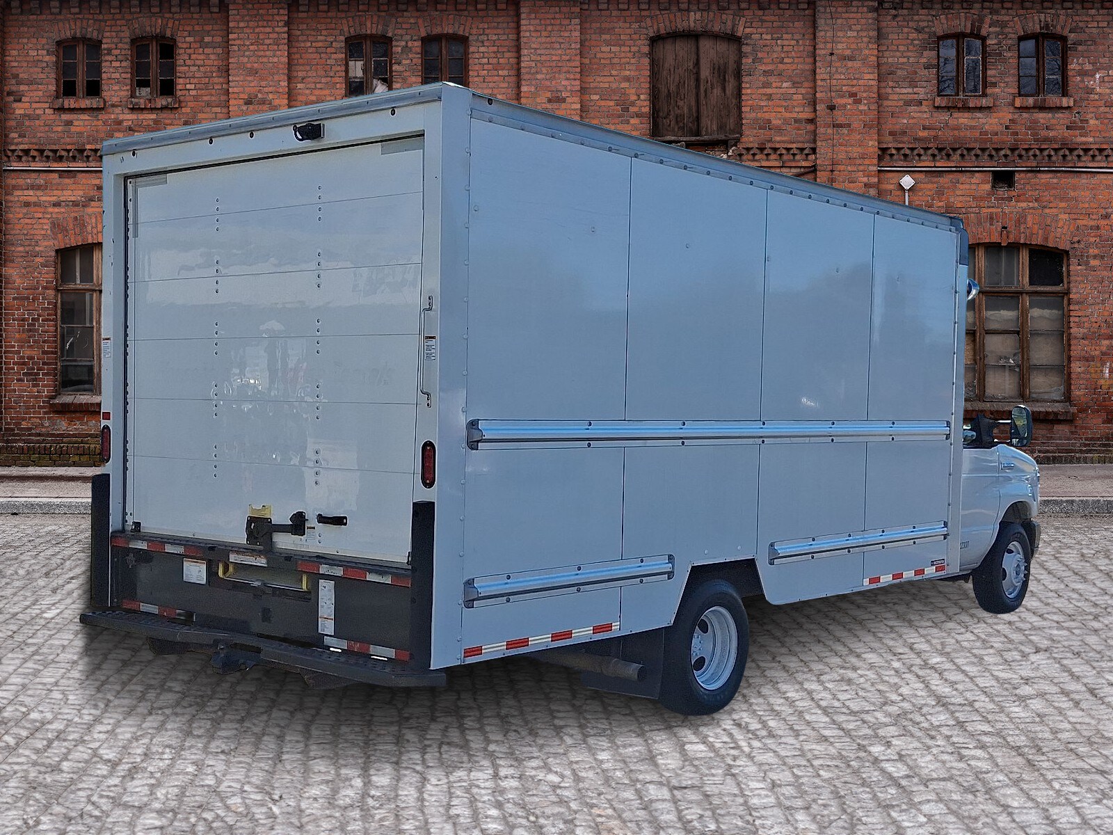 2021 Ford E-350 photo 4