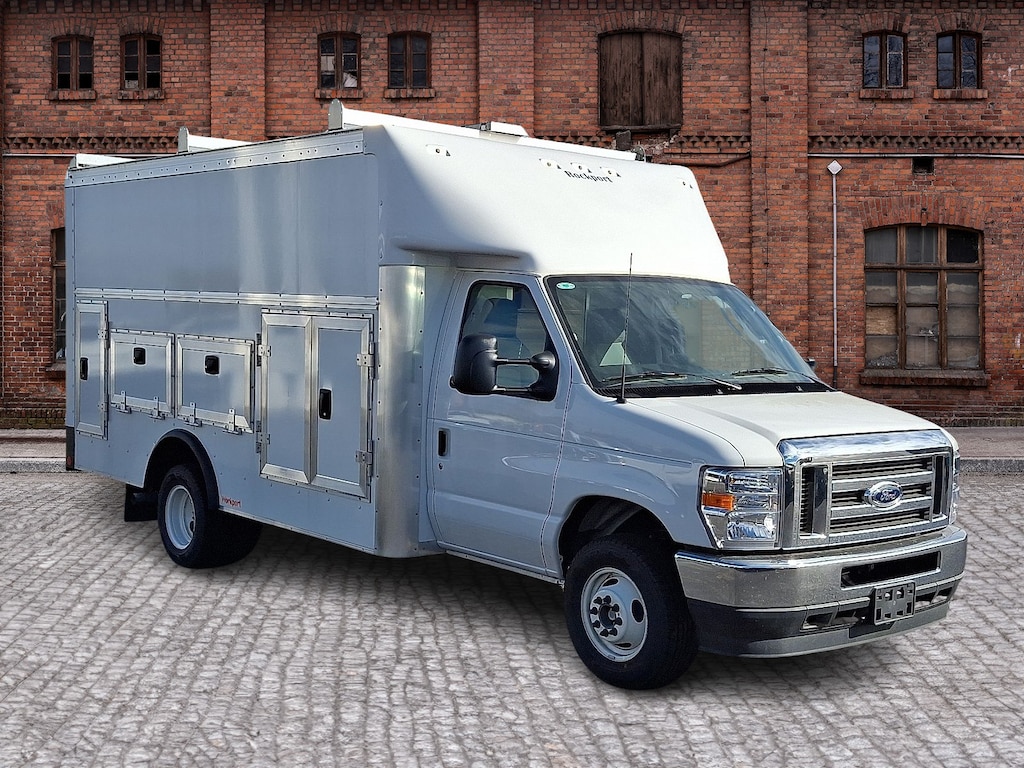 New 2025 Ford E-450 Cutaway