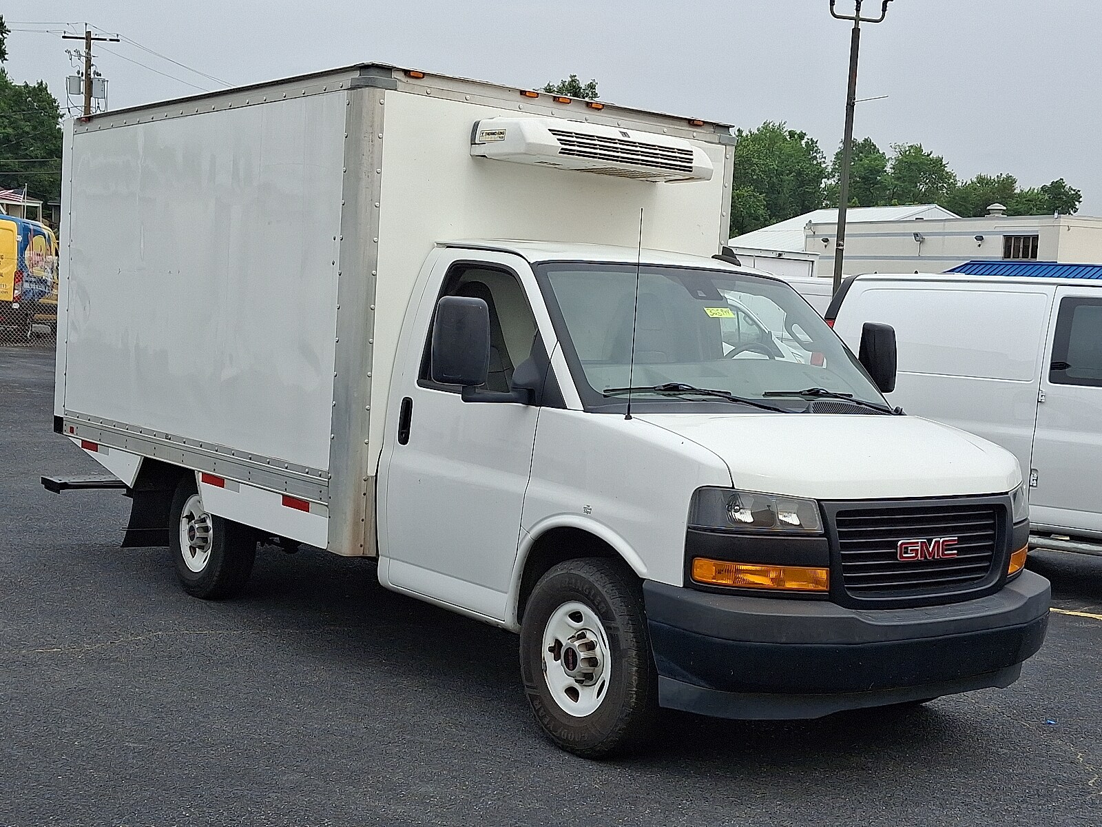 2020 Gmc Savana 3500 Cutaway photo 3