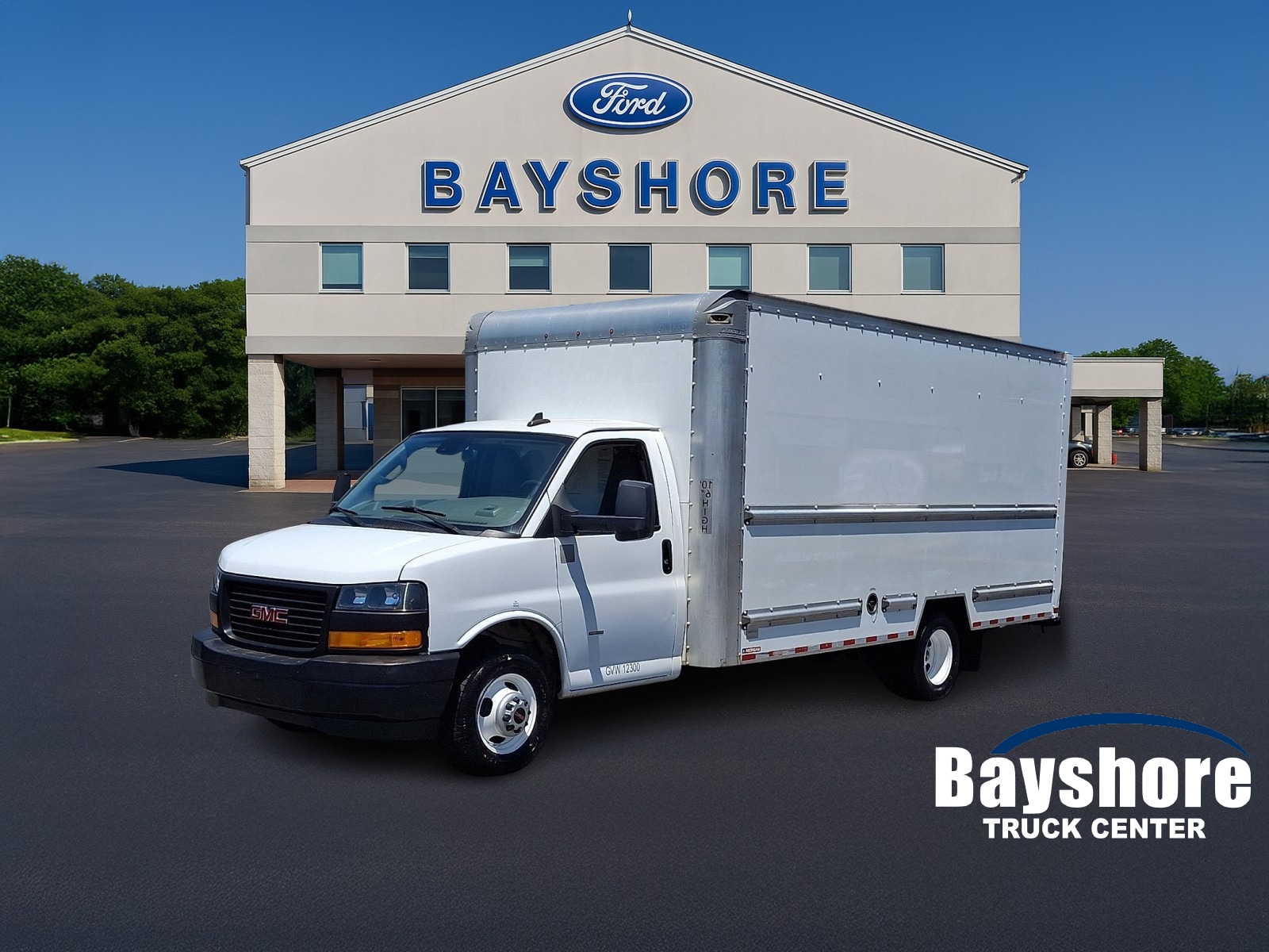2021 GMC Savana's photo