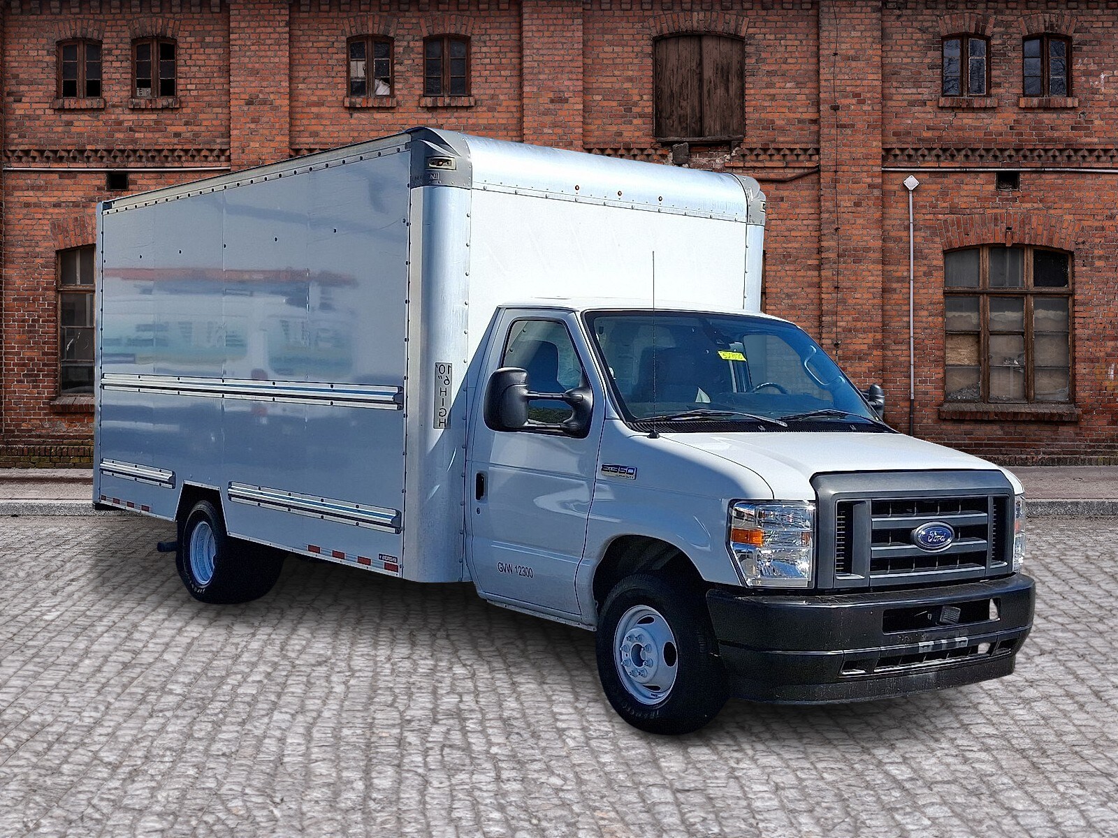 2021 Ford E-350 photo 3