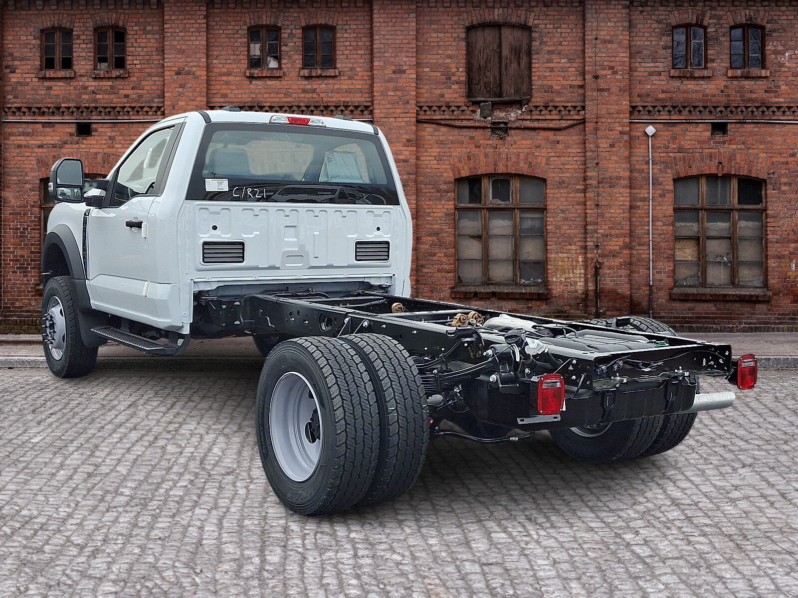2025 Ford F-600 photo 4
