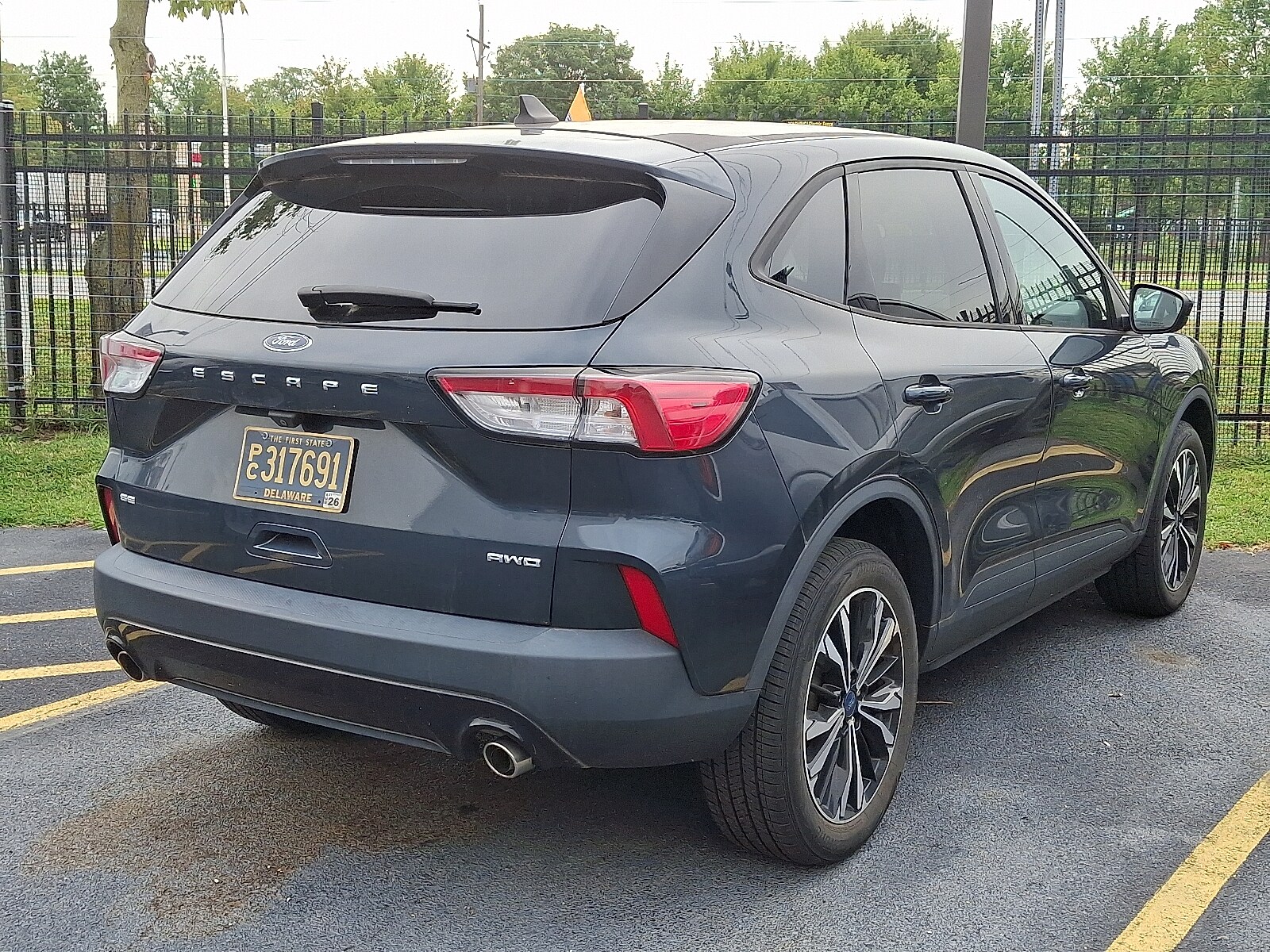 2022 Ford Escape SE Sport photo 2