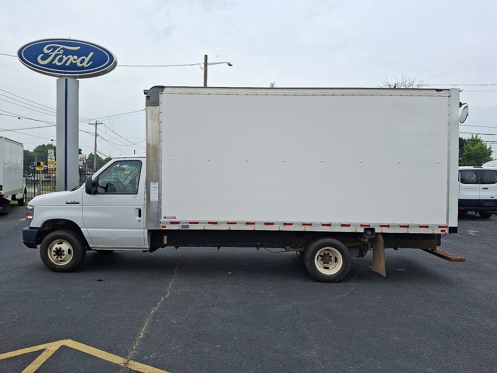 2019 Ford E-350 Base photo 4