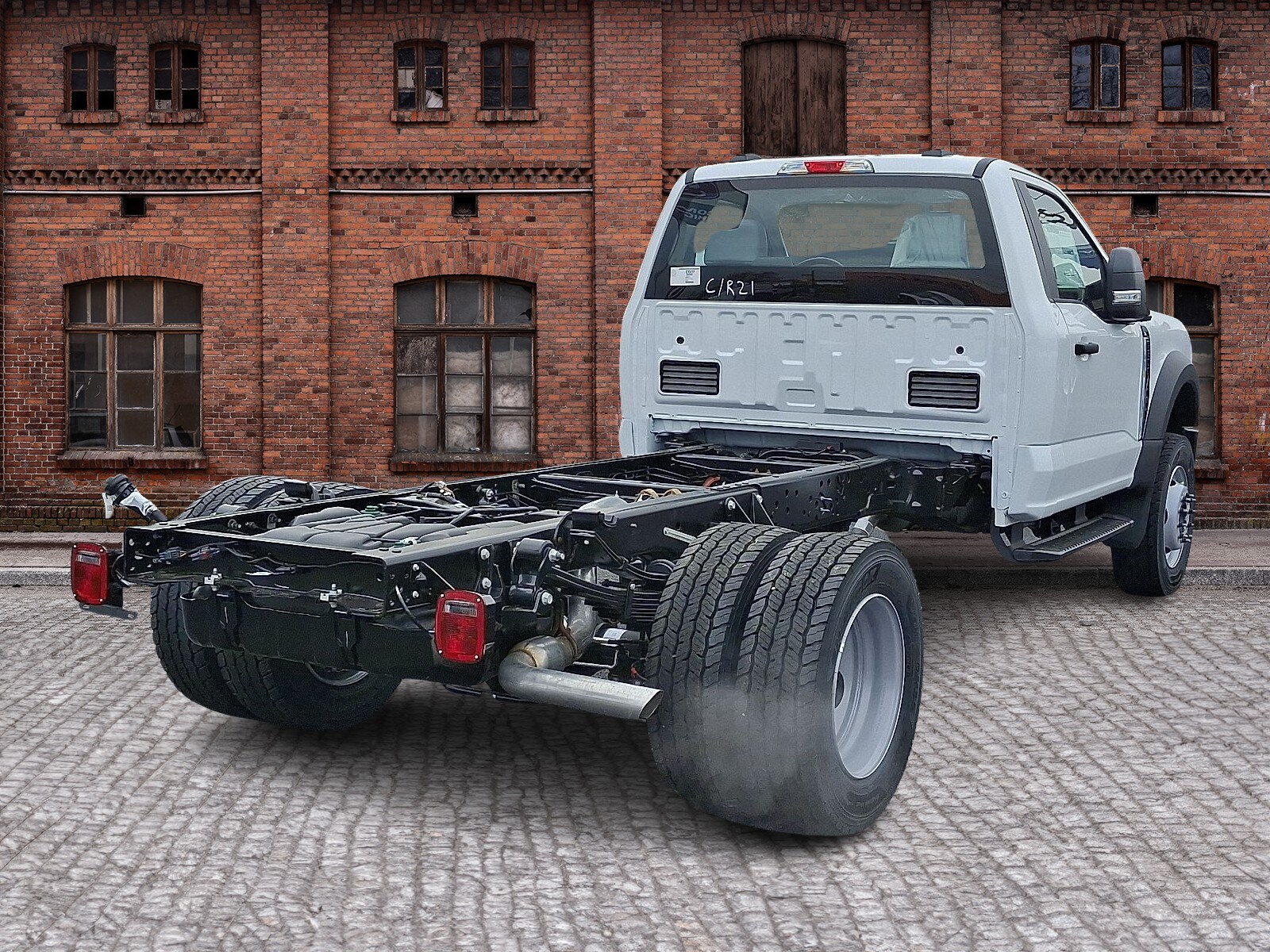 2025 Ford F-600 photo 3