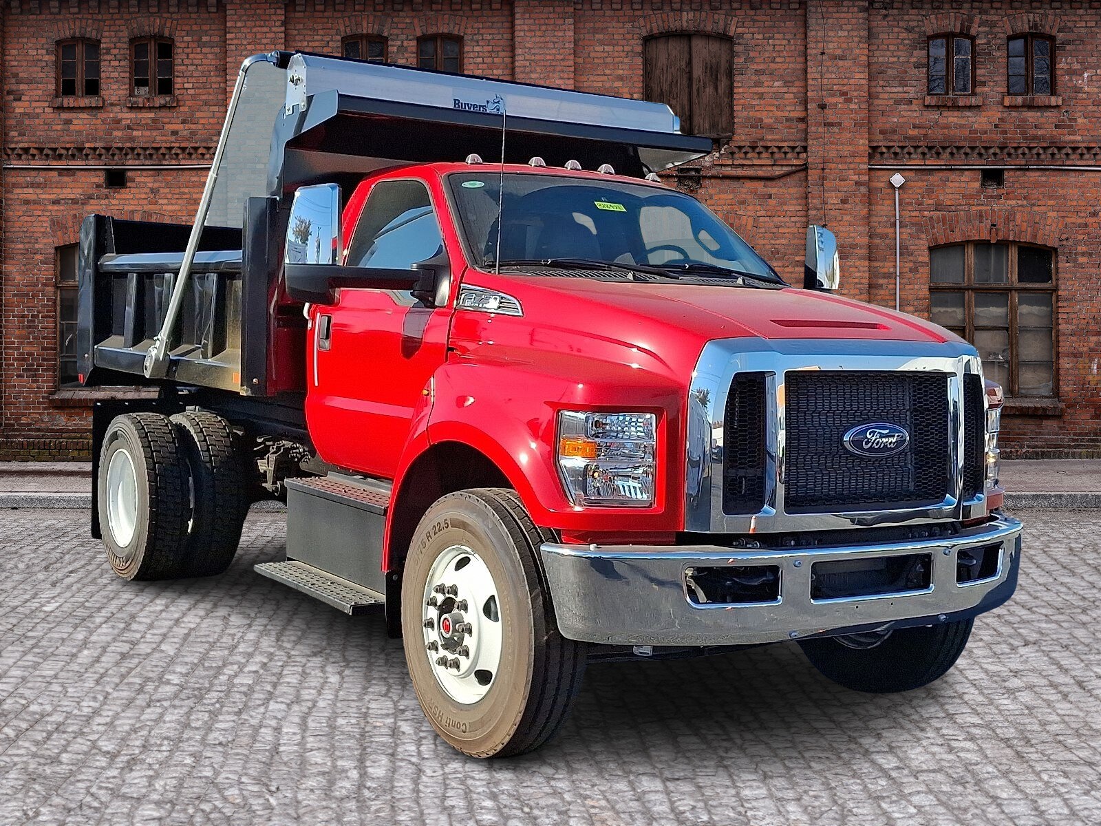 2025 Ford F-750 photo 2